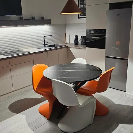 Nad Odra Z Antresola, Rynek 500 M Apartmán